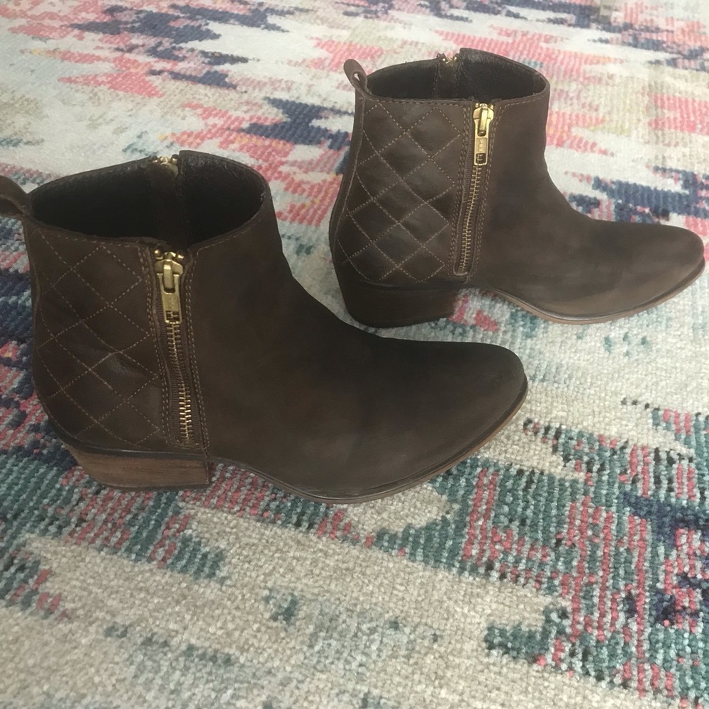 Steve Madden Nyrvana Leather Ankle Boots